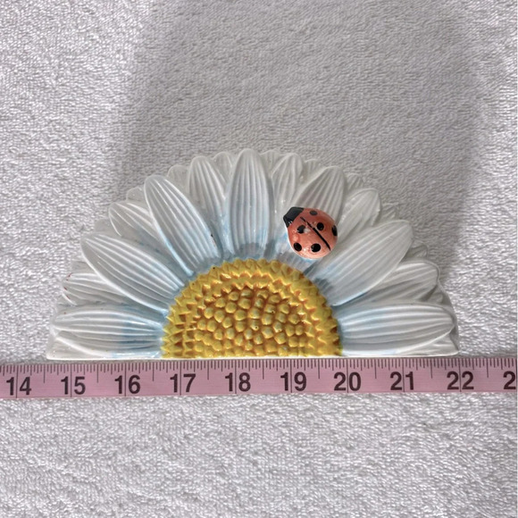 Vintage Ceramic Daisy With Lady Bug Napkin Holder - Picture 15 of 15